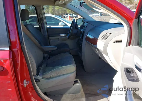 2008 Chrysler Town & Country Touring z USA, uszkodzony, nr VIN 2A8HR54P78R736148